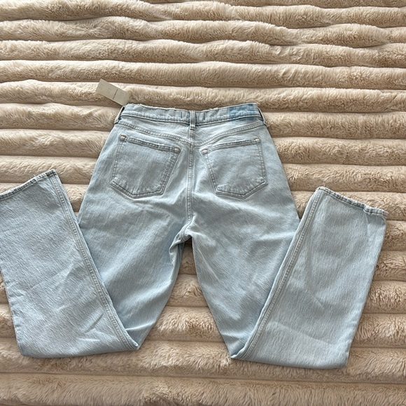 NWT Abercrombie Curve Love 90’s Straight Mid Rise Jean - Picture 2 of 5